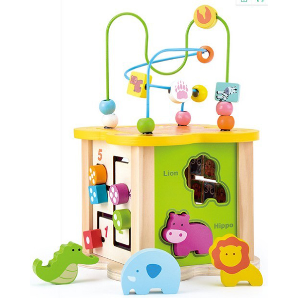 The zoo wound wooden toys around beads
